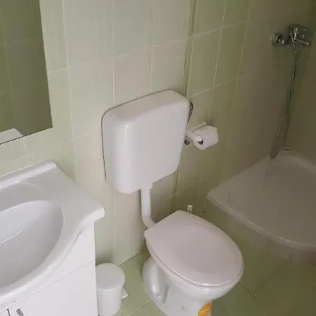 Pine بيت ضيافة *