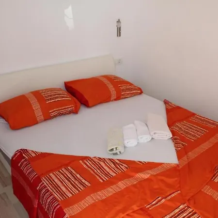 Pine Konukevi Primošten