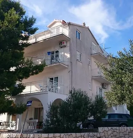 Konukevi Pine Primošten