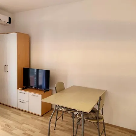 Pine Konukevi Primošten